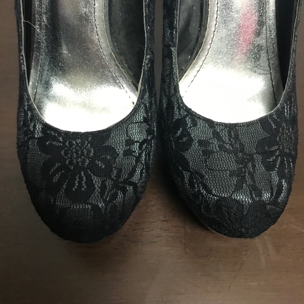 💕👠BAMBOO BLACK LACE HEELS.. SIZE 7..